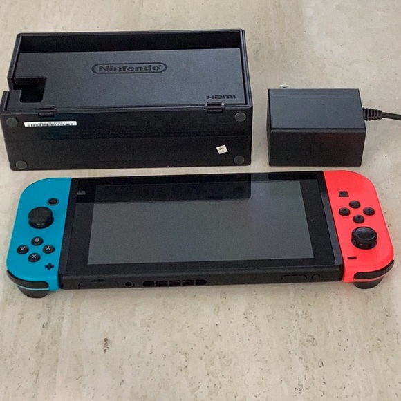 Nintendo Switch System Console Handheld & Kirby Game & Controller Grip Original - Picture 11 of 16